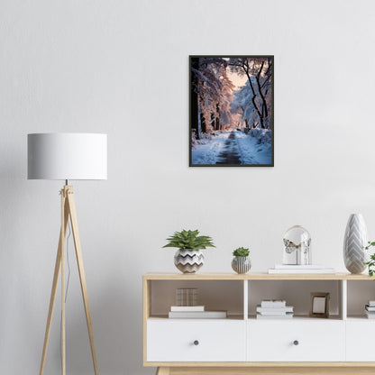 Verschneite Straßenlandschaft, Poster mit Alurahmen - Stiers Beste